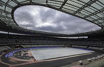Le stade de France pourrait accueillir la cérémonie d'ouverture des JO en cas de menace trop élevée sur la sécurité, selon Emmanuel Macron.
