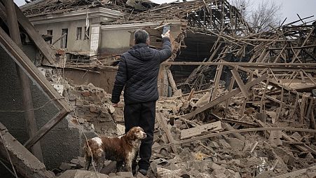 Destruição causada pelos bombardeamentos russos no leste da Ucrânia