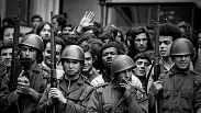 Jóvenes portugueses el 25 de abril de 1974, por Alfredo Cunha