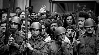 A juventude portuguesa no 25/04/1974, por Alfredo Cunha