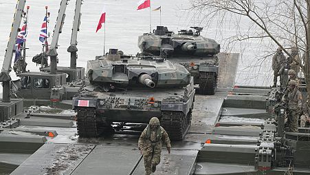 Lengyel és más NATO-csapatok vesznek részt a Steadfast Defender 24 katonai manőveren a lengyelországi Korzeniewóban 2024. március 4-én, hétfőn.
