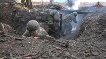 Soldati russi partecipano a un'esercitazione militare nel Donetsk