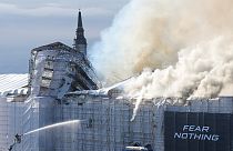 الحريق الذي اندلع في مبنى البورصة القديمة في كوبنهاغن