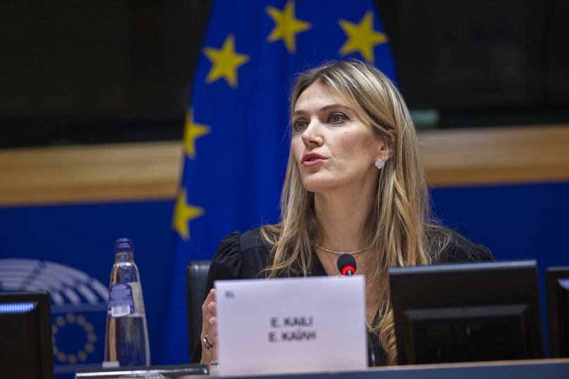 ARCHIVO - la política griega y vicepresidenta del Parlamento Europeo Eva Kaili habla en Bruselas, el 7 de diciembre de 2022.