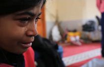 الطفلة الفلسطينية جودي اللطيف تبكي حرقةً على أبيها المفقود في غزة