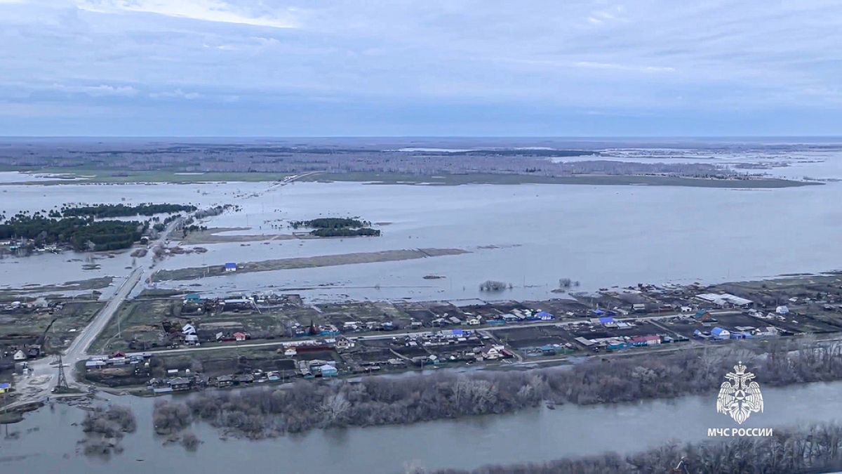 More homes flooded in Russian region bordering Kazakhstan thumbnail