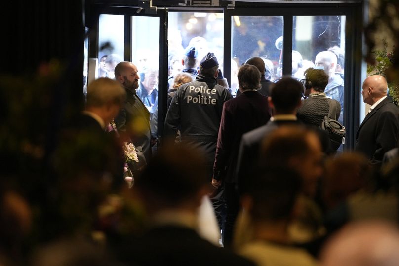 Brüksel'de aşırı sağcıların toplantısına polis müdahalesi