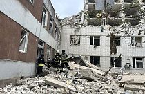 Des missiles russes s'abattent sur une ville ukrainienne et tuent 17 personnes alors que la guerre approche d'une phase critique