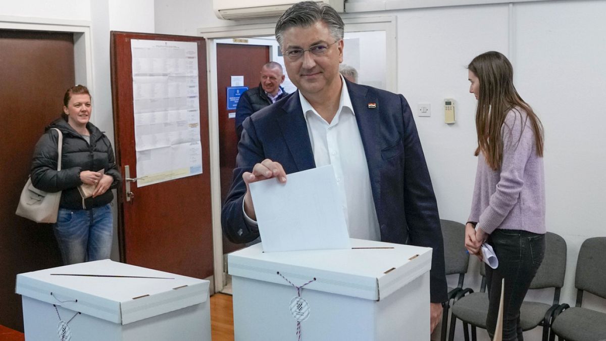 Хърватите отиват на урните за да изберат нов парламент а