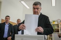 Президент Хорватии Зоран Миланович голосует на парламентских выборах в Загребе, 17 апреля 2024.