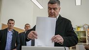 Kroatiens Präsident Zoran Milanović hat seine Stimme in einem Wahllokal in der Hauptstadt Zagreb abgegeben. 