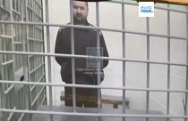 Ein Video auf dem Telegram-Kanal des Moskauer Gerichts zeigt den Beschuldigten.