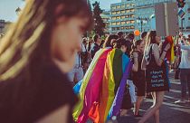 Orgullo en Atenas: Banderas LGBTQ+ ondean en la plaza Syntagma de la capital griega 