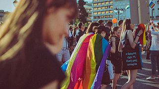 Orgullo en Atenas: Banderas LGBTQ+ ondean en la plaza Syntagma de la capital griega 