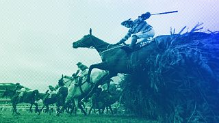 Konji se natječu trećeg dana mitinga Grand National Horse Racing na trkalištu Aintree, u blizini Liverpoola, travanj 2024.