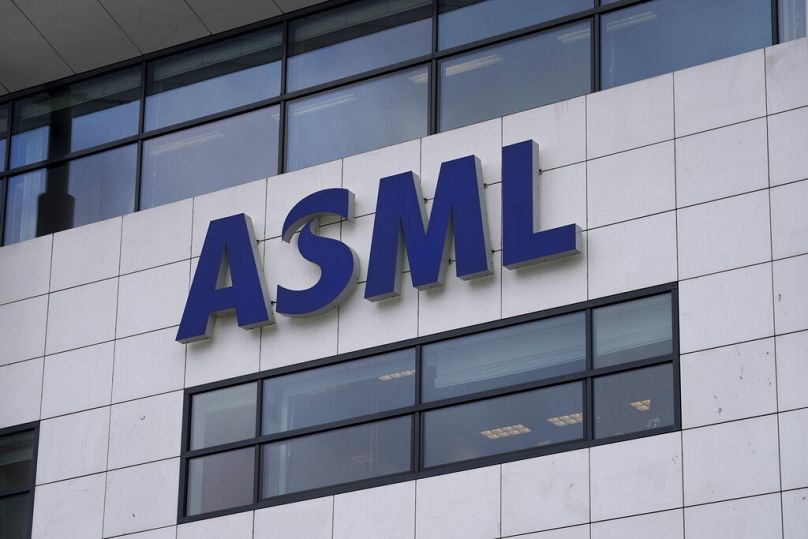 Widok zewnętrzny siedziby głównej ASML, wiodącego producenta sprzętu do produkcji półprzewodników, w Veldhoven w Holandii, poniedziałek, 30 stycznia 2023 r.
