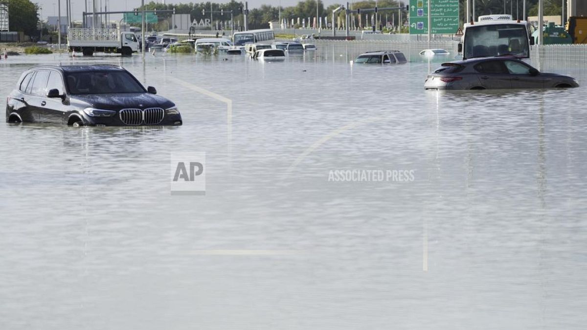 Emirados Árabes Unidos atingidos pelas maiores chuvas dos últimos 75 anos