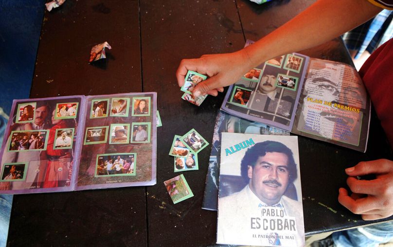 Antigua revista colombiana con Pablo Escobar en portada en una imagen de archivo.