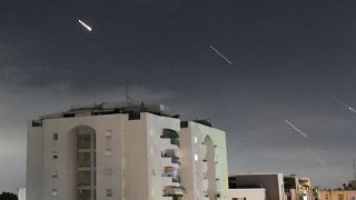 منظومة الدفاع الجوي الإسرائيلية "القبة الحديدية" تنطلق لاعتراض صواريخ أطلقت من إيران، وسط إسرائيل، الأحد، 14 أبريل/نيسان 2024.
