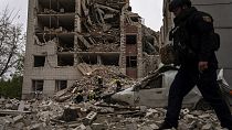 Zerstörung nach russischem Angriff auf Wohnhaus in Tschernihiw, 17. April 2024 