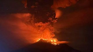 Endonezya'nın kuzeyinde bulunan Ruang Yanardağı'ndaki volkanik patlama