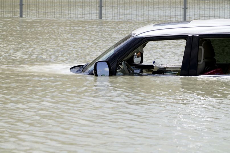 Birleşik Arap Emirlikleri'nde son yılların en şiddetli yağışı görüldü