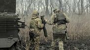 Orosz katonák támadják az ukránok állásait