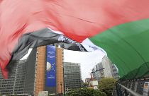 Drapeau palestinien devant la Commission européenne à Bruxelles