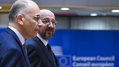 Enrico Letta és Charles Michel az Európai Tanács csúcstalálkozóján, Brüsszel, 2024. április 18.