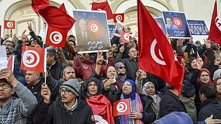 Arşiv: Tunus'ta Cumhurbaşkanı Kays Said'in politikalarına karşı düzenlenen protestoya katılanlar, 5 Mart 2023, Tunus. 