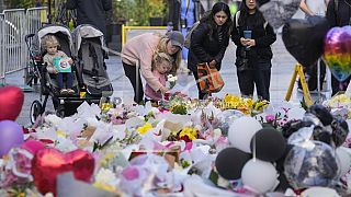 I fiori per le vittime della strage al centro commerciale in Australia