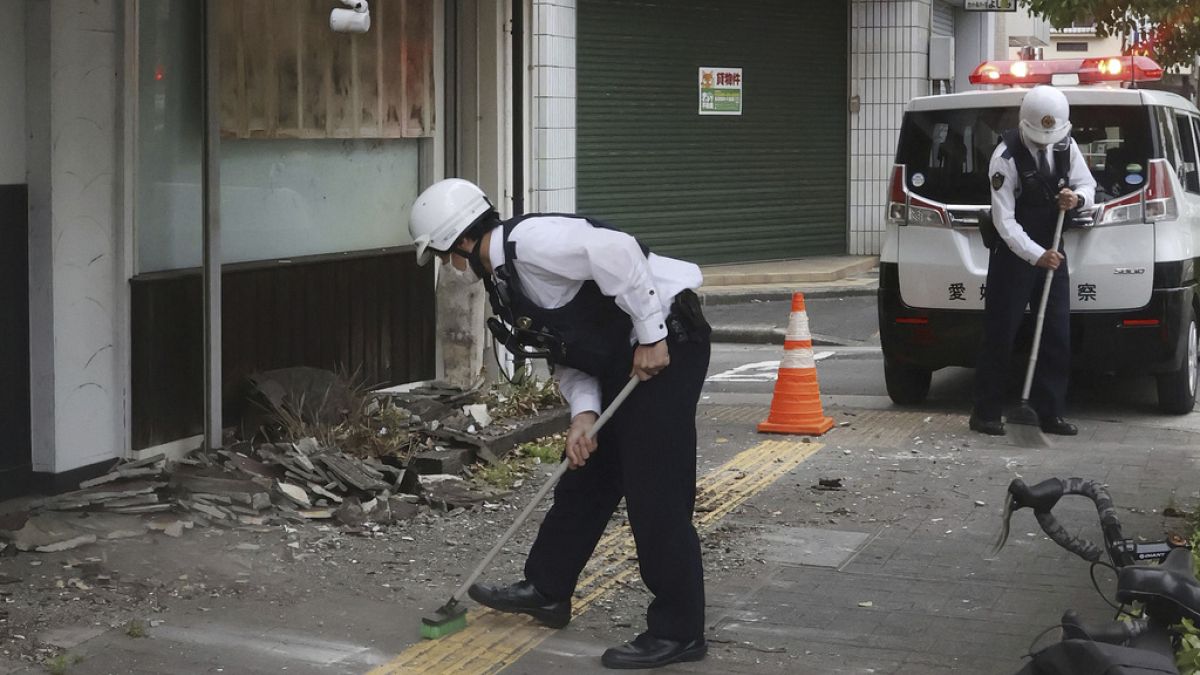 WATCH: Strong earthquake rattles western Japan thumbnail