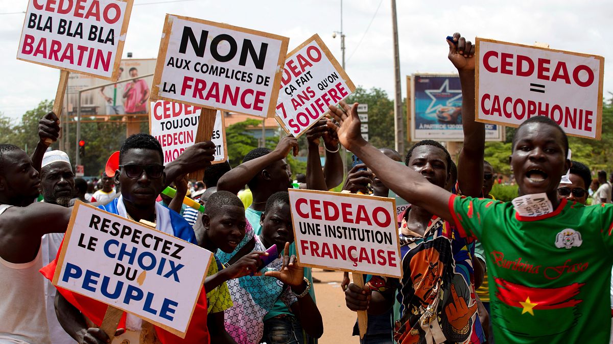Burkina Faso junta expels 3 French diplomats over alleged subversive activities thumbnail