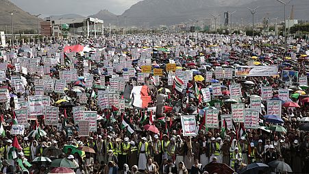 مسيرة للحوثيين تضامنًا مع غزة