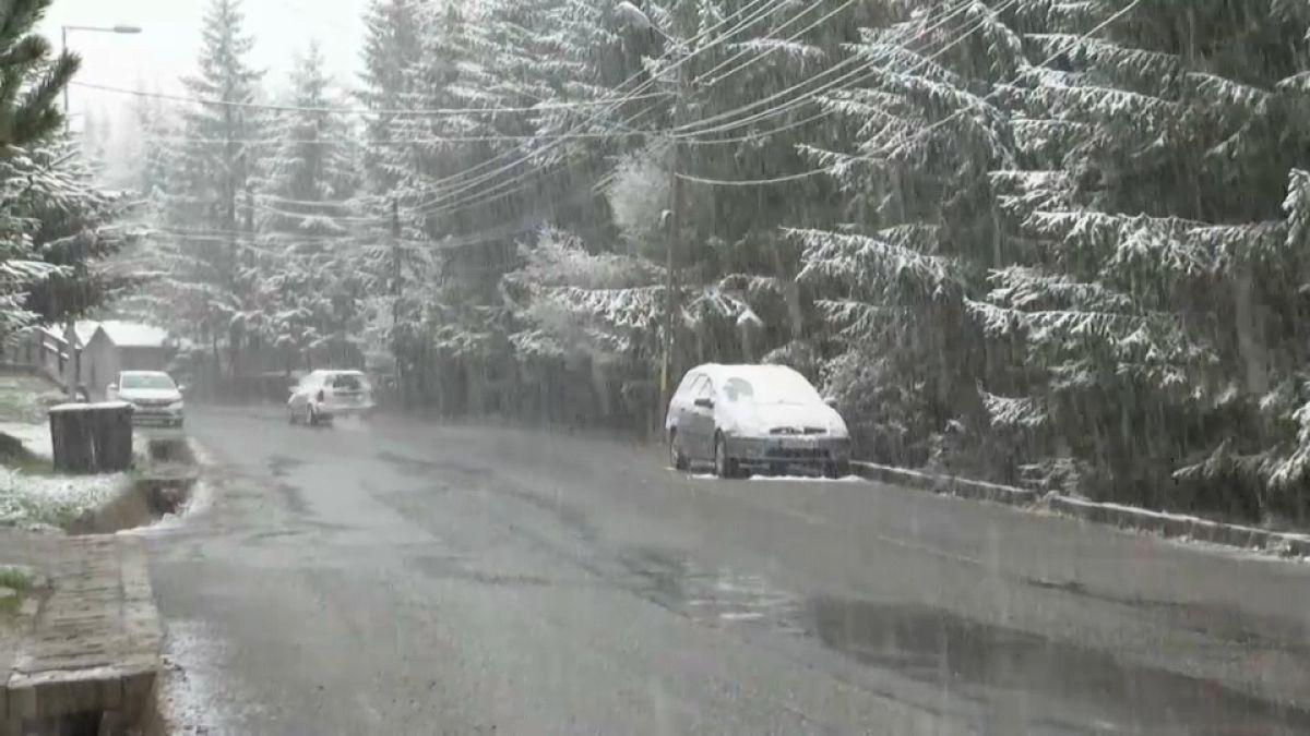 Снегопад в Румынии создал опасную ситуацию на дорогах