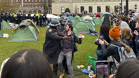 Columbia Üniversitesi'nde Filistin yanlısı protestolara katılan öğrenciler gözaltına alındı