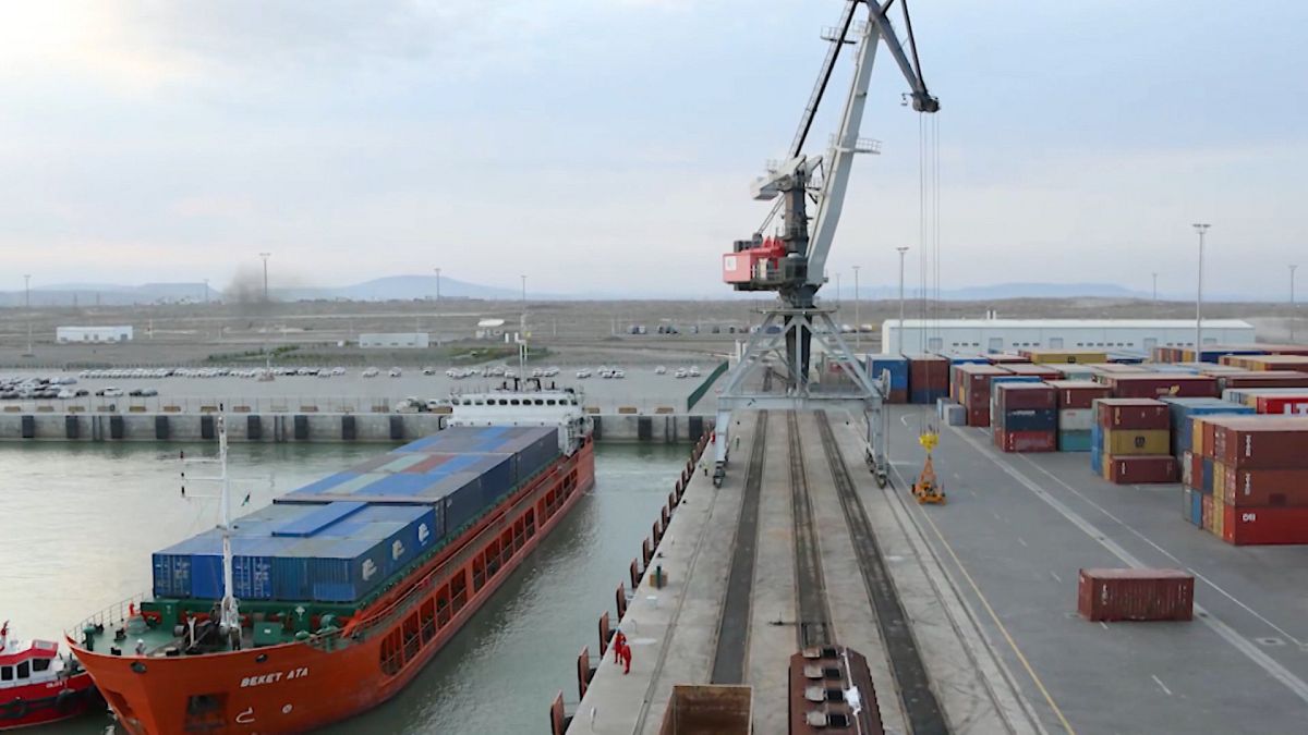 Le port de Bakou : plaque tournante du commerce eurasiatique s’étend et accélère sa croissance