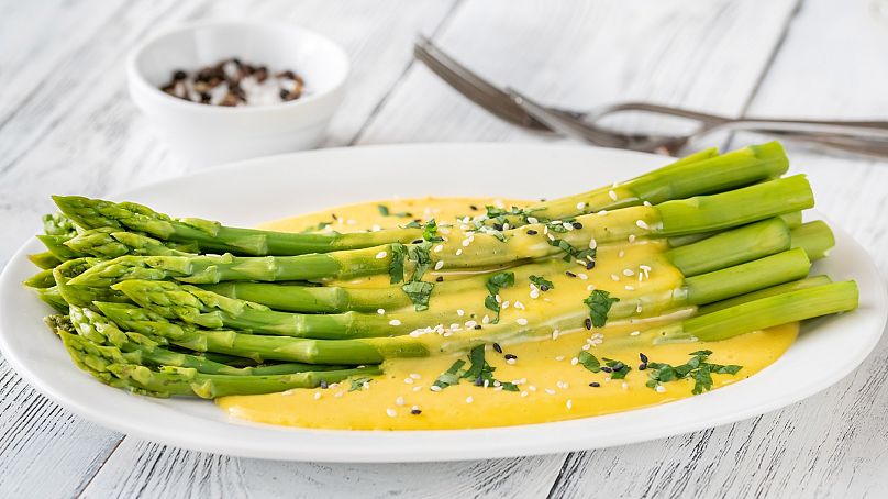 Asparagus drenched in an appropriate amount of Hollandaise sauce
