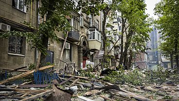 АРХИВ. Последствия российского удара по Днепру в апреле, когда также были частично повреждены жилые дома