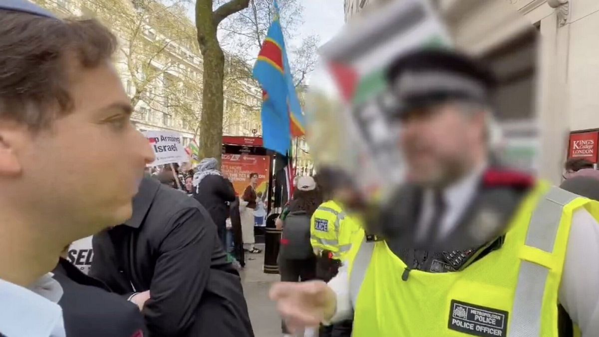 Rendőrök elzavartak egy „nyíltan zsidó” kinézetű férfit egy londoni palesztin tüntetésről