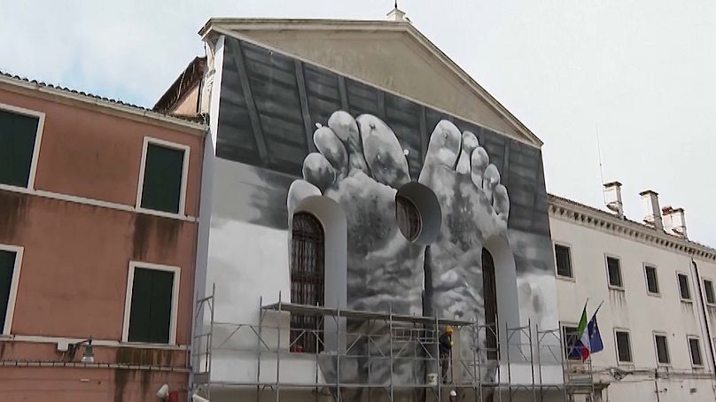 Mural na fachada da capela da prisão feminina de Veneza