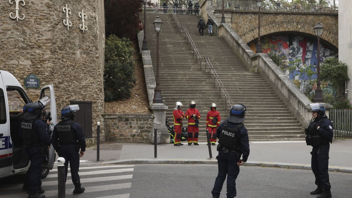 Man detained after police operation at Iranian consulate in Paris thumbnail