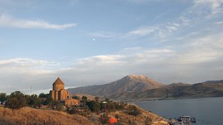 La chiesa di Akdamar sull'isola di Akdamar. Lago Van, Turchia.