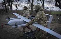 Ukrán katonák drónindítás előtt