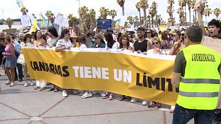 Manifestation contre le surtourisme aux îles Canaries, avril 2024.