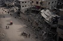 Destructions consécutives à une offensive aérienne et terrestre israélienne à Khan Younès, dans le sud de la bande de Gaza, le lundi 8 avril 2024.