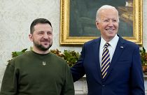 Белый дом добился помощи союзникам после многомесячной саги. Фото: встреча Владимира Зеленского и Джо Байдена в Вашингтоне, 21 декабря 2022 года.