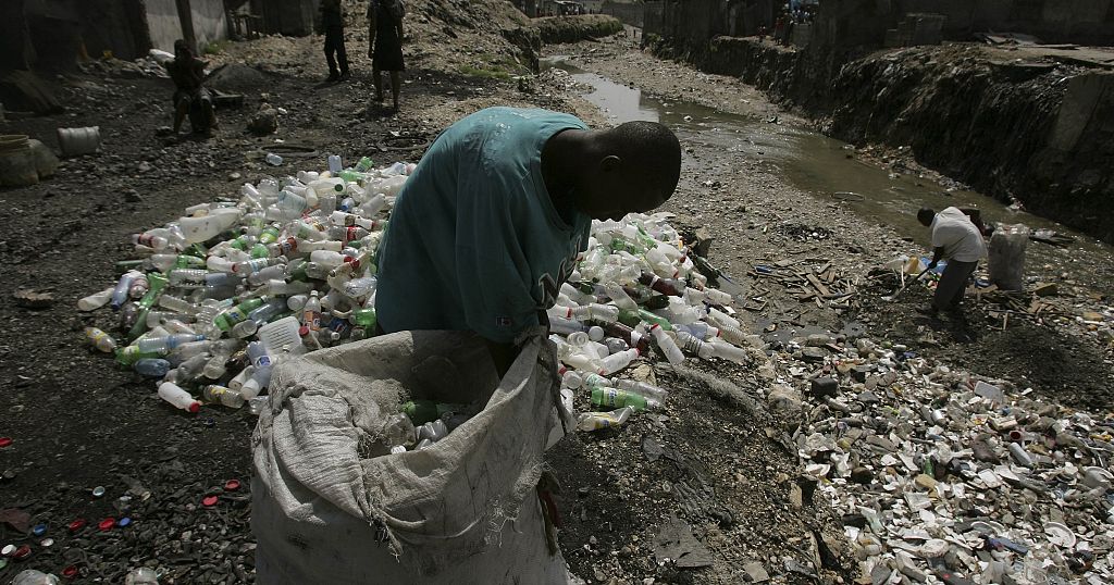 Environmental Volunteering: Activists gather in Lagos ahead of World Earth Day | Africanews