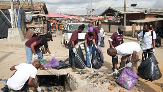 Nigéria : opération de ramassage de déchets pour la Journée de la Terre