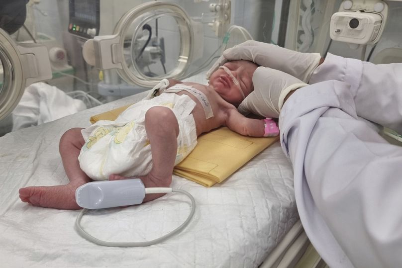 Frühchen Sabreen Jouda im Emirati-Krankenhaus in Rafah, die Eltern des Mädchens sind tot